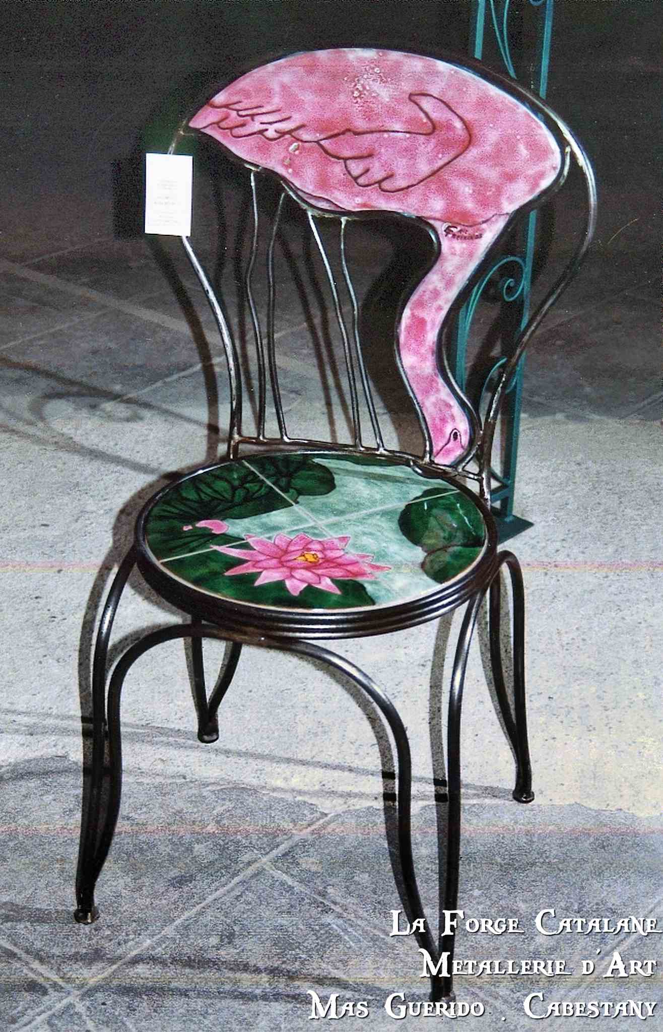 chaise flamand rose fer et mozaique forge catalane.jpg